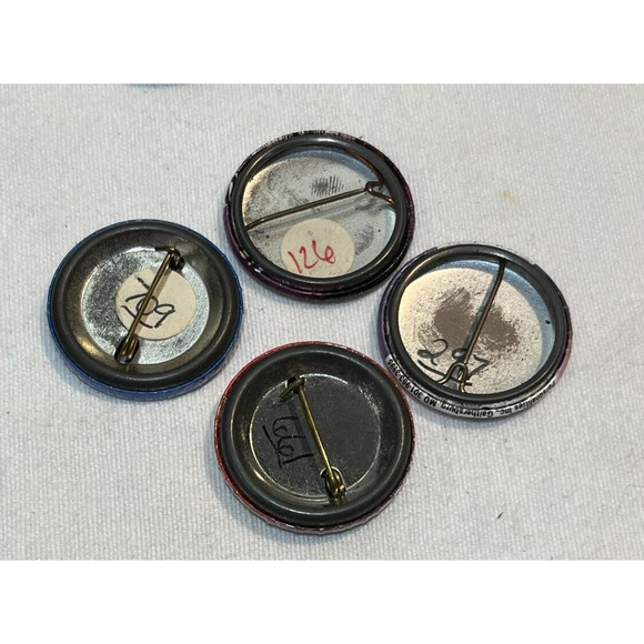 4 - Vintage 1980's Heavy Metal Pin Back Button Lot Kiss Ozzy Megadeath - Picture 2 of 2